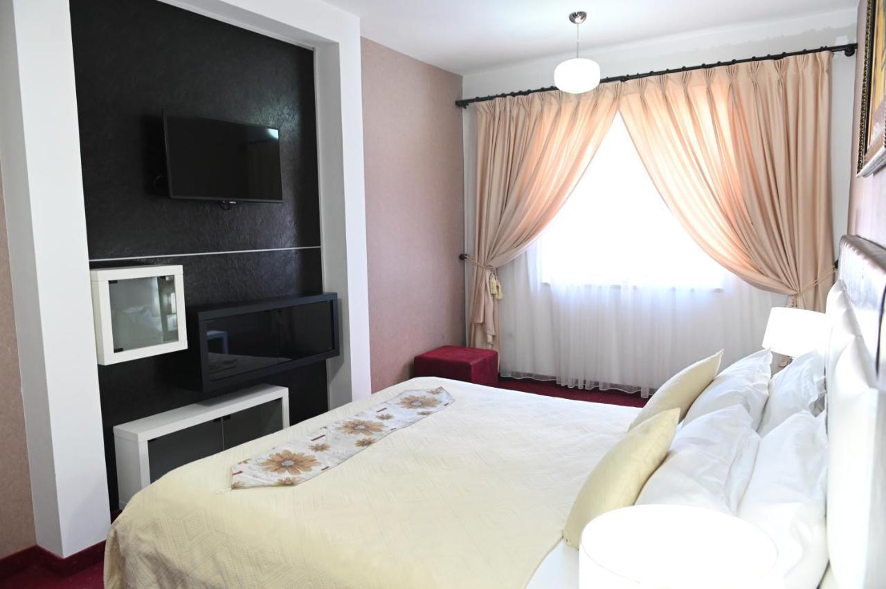 Hotel Liss Lezhë Eksteriør billede
